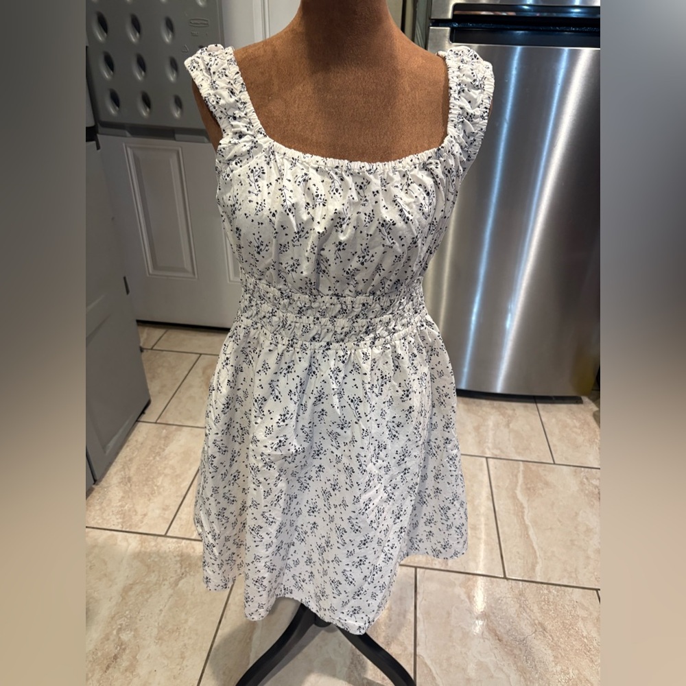 Uniqlo White and Blue Floral Mini Dress